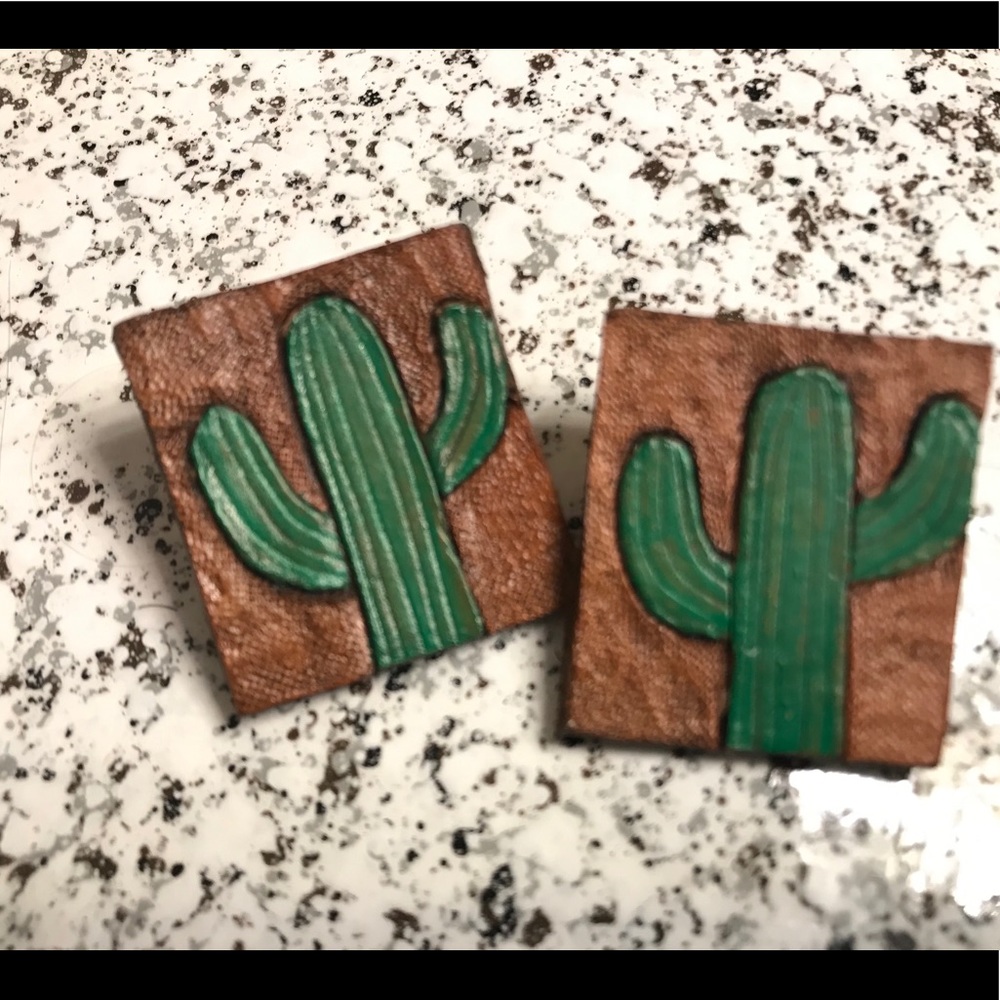 Leather earrings - Picture 3 of 3